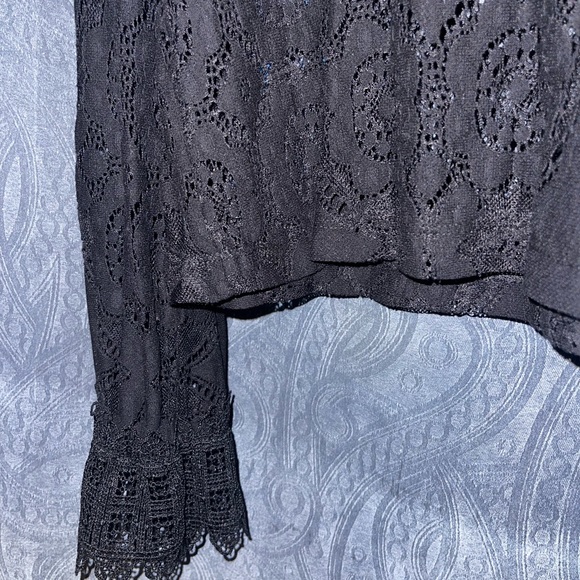 Lace top - Picture 3 of 4